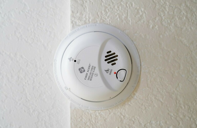 Carbon monoxide and smoke detector